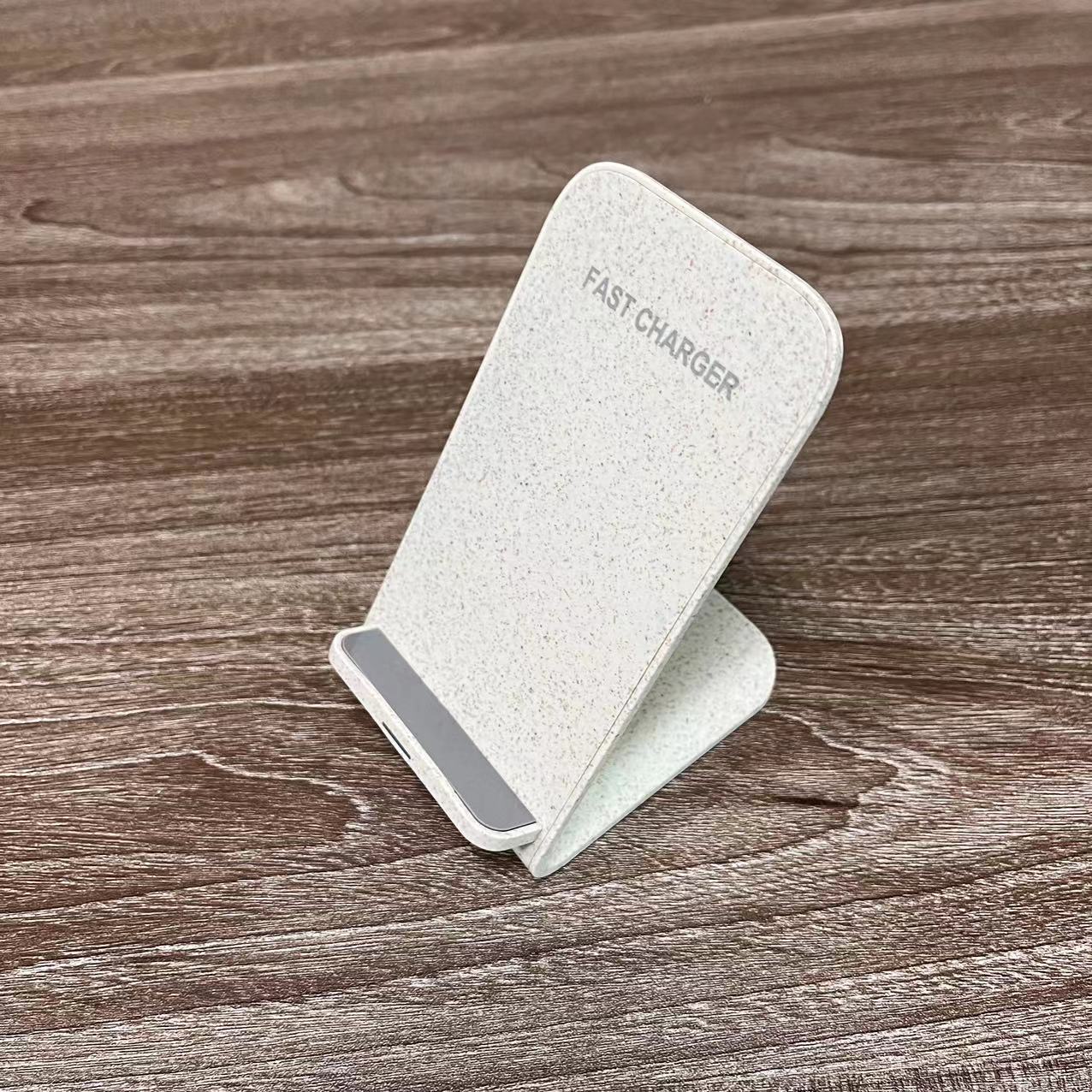 30W Vertical Fast Charging Charger With Heat Dissipation Hole