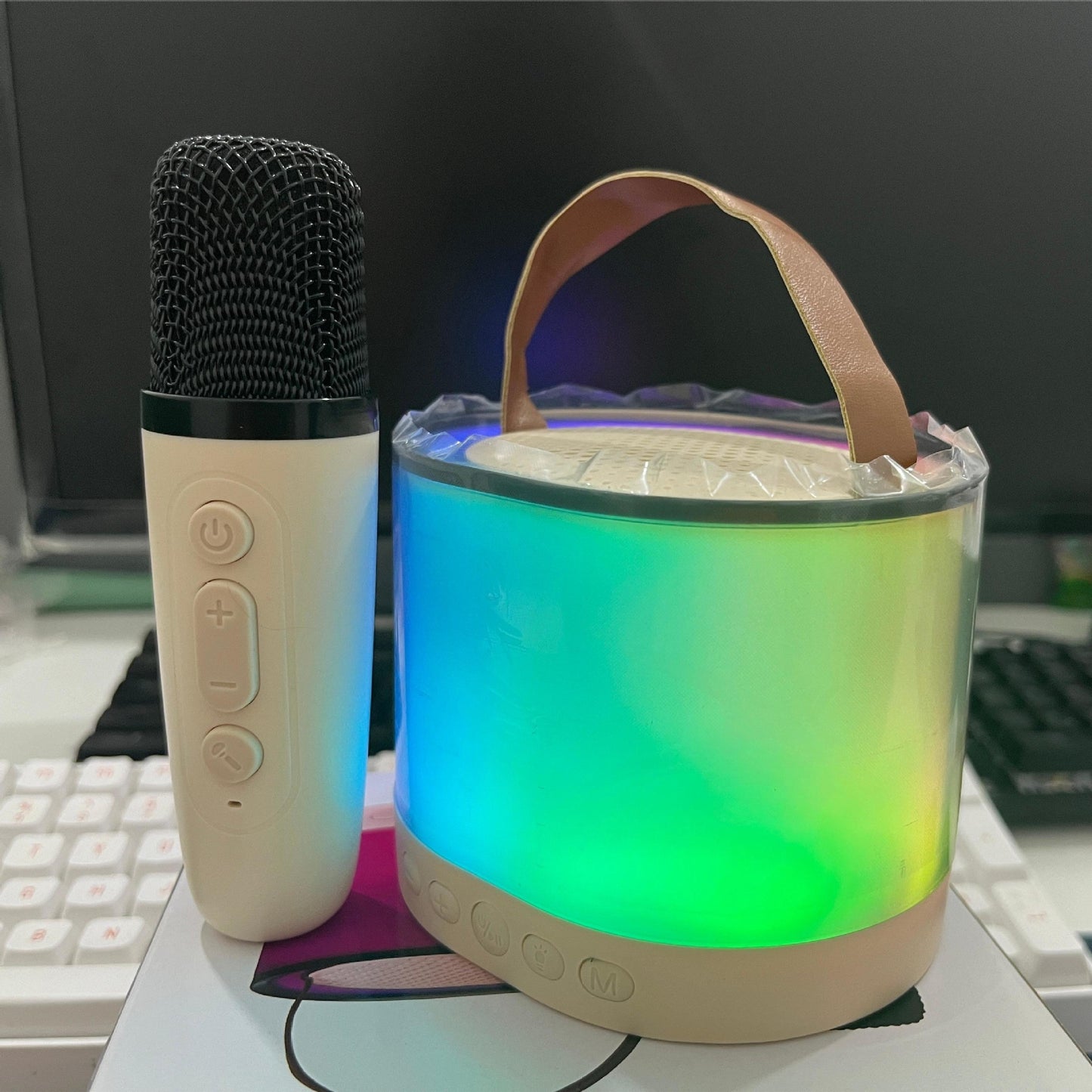 K52 Wireless Microphone Audio Integrated Microphone Karaoke Speaker